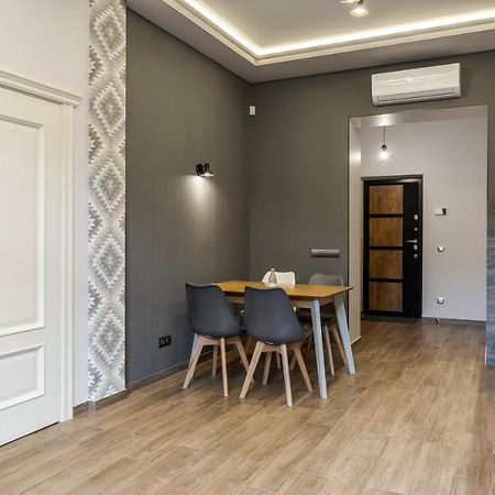 Inshiapartments On Kovzhuna Str Λβιβ Εξωτερικό φωτογραφία